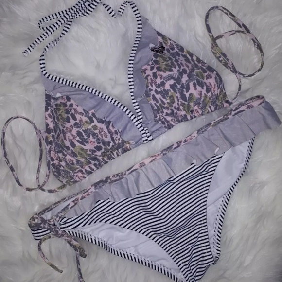 Roxy Other - Roxy Striped Flutter Bikini 
Size 16